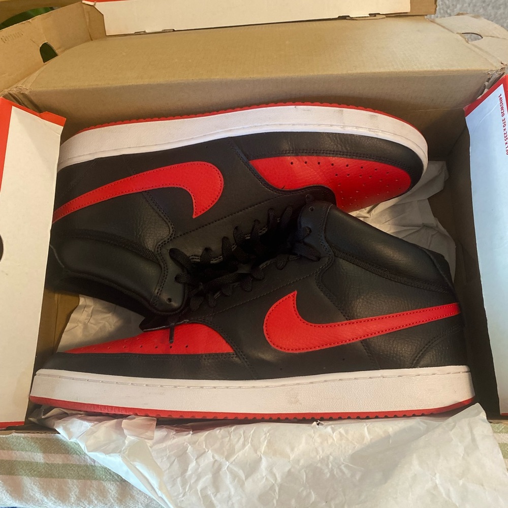 Nike Court Vision Mid Bred